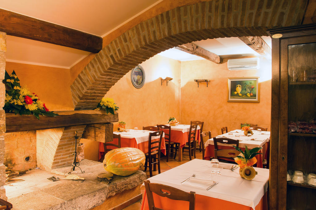 La Locanda Del Ruspante Castro dei Volsci Bagian luar foto